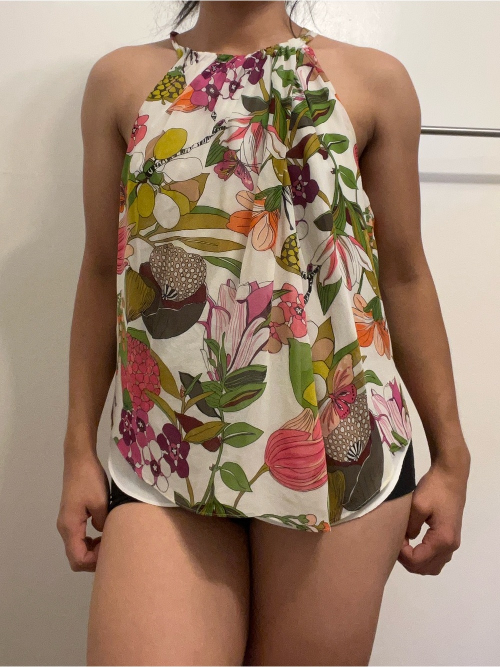 S26 Trina Turk Aptos Tropical Botanical Floral Stretch Top